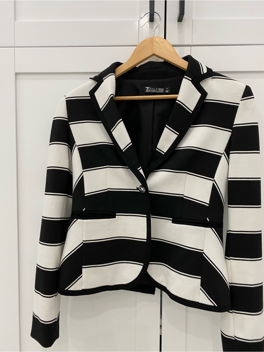 7th Avenue Design Studio Black & White Striped Tailored Blazer office, preppy